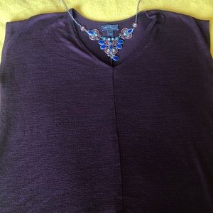 Burgundy box v-neck tee